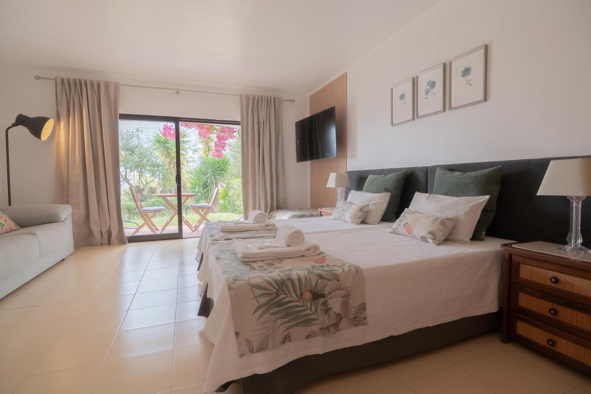 Seacoast Retreat With Pool And Beach Access By Drago Rentals Албуфейра Екстериор снимка
