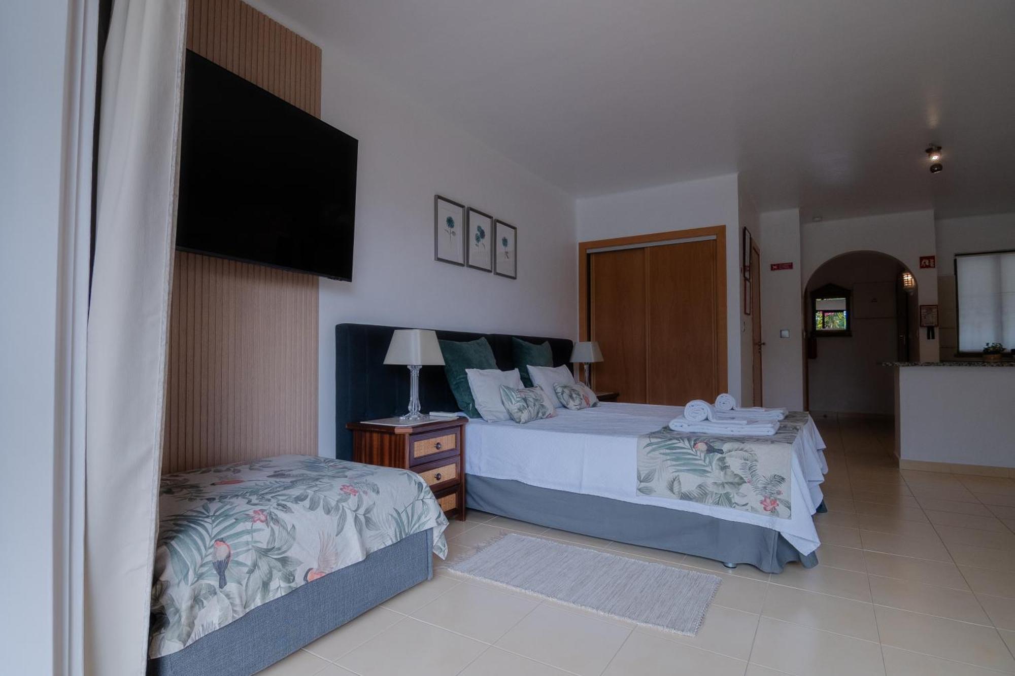 Seacoast Retreat With Pool And Beach Access By Drago Rentals Албуфейра Екстериор снимка